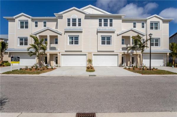 THE LANDINGS AT CORAL CREEK