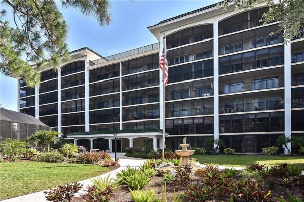 VENICE AVE CONDOMINIUM