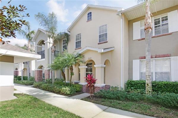 HAMPTON LAKES AT MAIN STREET