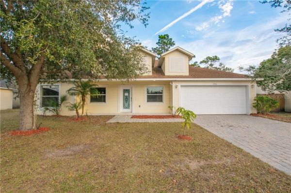 OAKS AT MEADOW WOODS