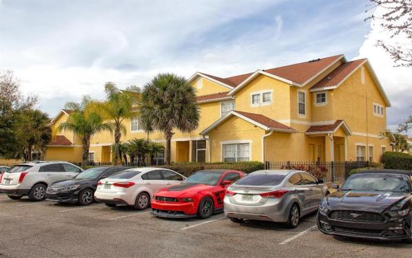 RIVERCREST TWNHMS WEST PH 01