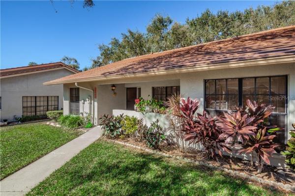 VILLAS OF LAKE ARBOR