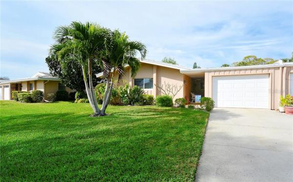 SOUTH GATE VILLAGE GREEN 09