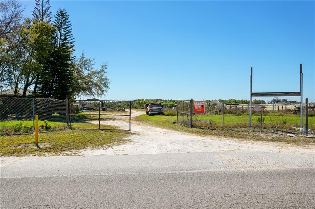 Commercial - фото