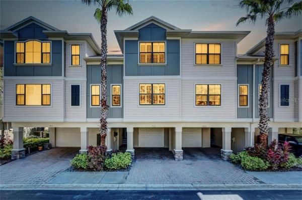 TOWNHOMES AT PELICAN POINTE