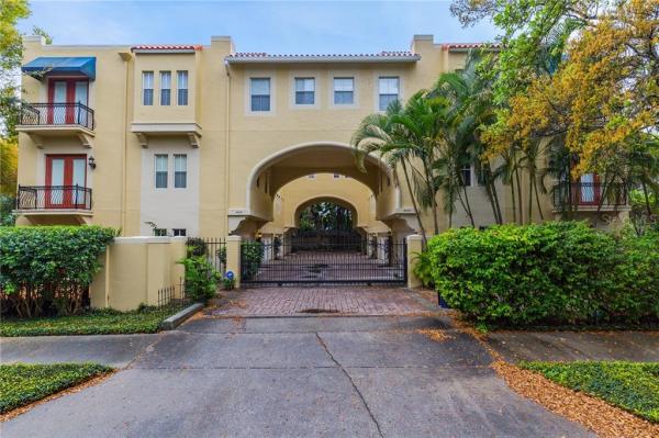 VILLA QUERCIA TWNHMS