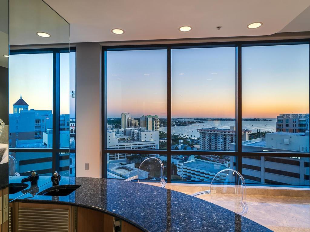 PLAZA AT FIVE POINTS RESIDENCES - фото