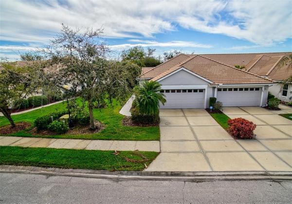 PELICAN POINTE GOLF & CNTRY CL