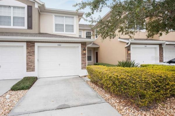 CARRIAGE HOMES AT DUNWOODY COMMONS A CONDO