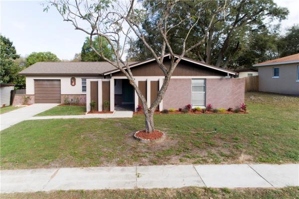 BRANDON-VALRICO HILLS ESTATES