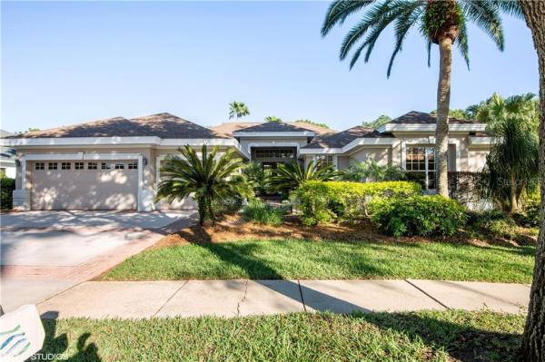 RIVER HILLS COUNTRY CLUB