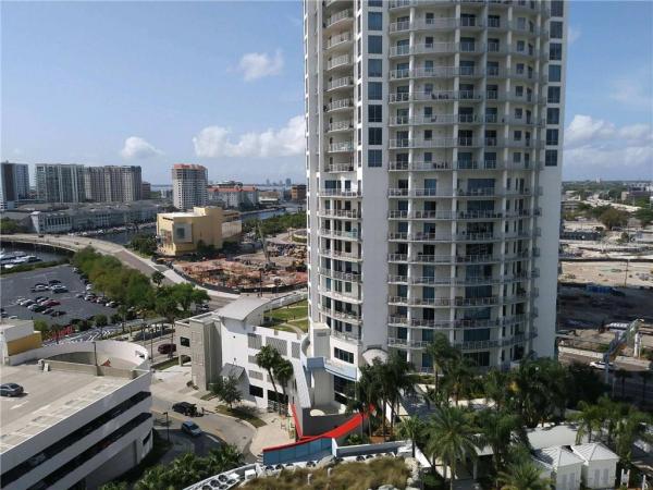 TOWERS OF CHANNELSIDE CONDO