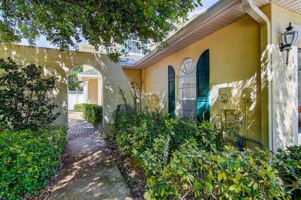 SUN KETCH TWNHMS AT LAKE AVE