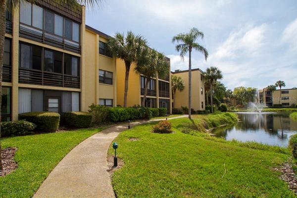 LAKEVIEW OF LARGO SOUTH CONDO
