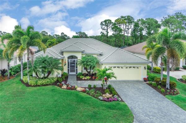 PELICAN POINTE GOLF & COUNTRY CLUB