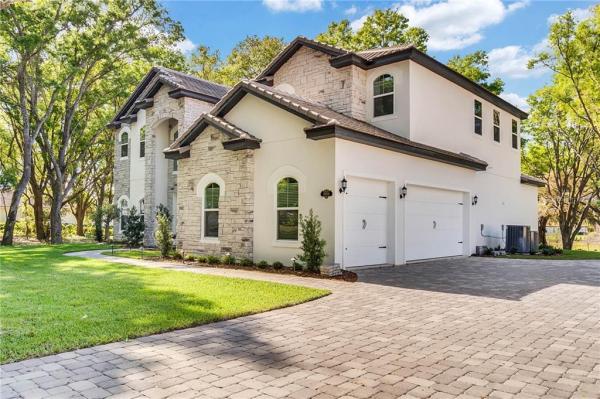 HEATHROW COUNTRY ESTATE