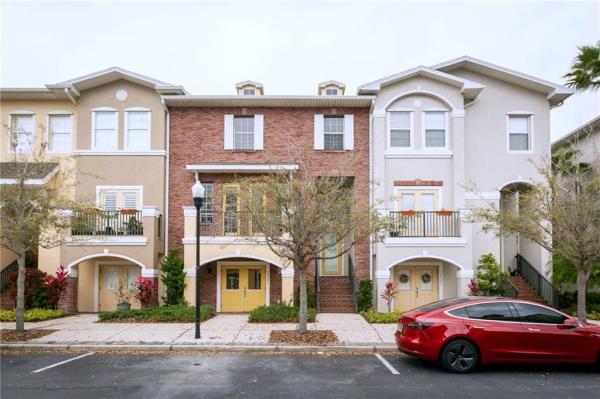 HAMPTON LAKES AT MAIN STREET