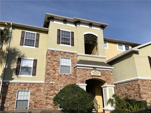 COURTNEY PALMS CONDO