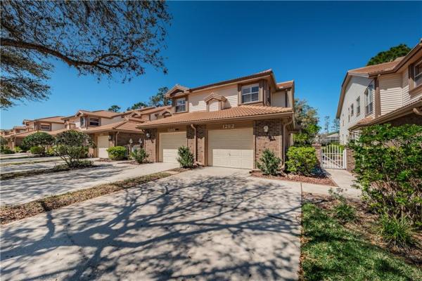 LAUREL OAKS AT EAST LAKE