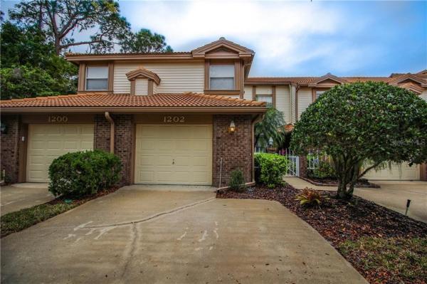 LAUREL OAKS AT EAST LAKE