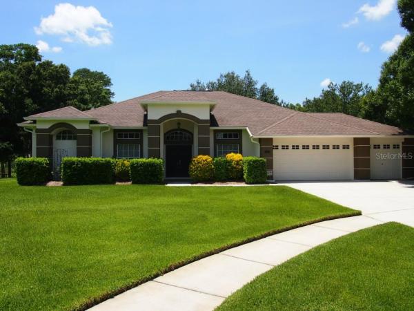 TRAILS AT VAN DYKE FARMS