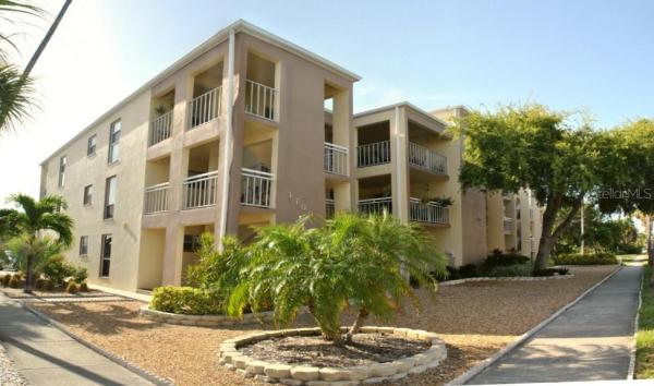 GULFBAY PASS-A-GRILLE CONDO