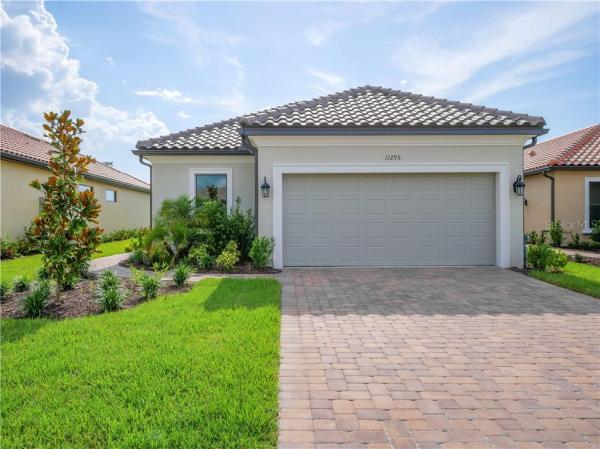 STARKEY RANCH - ESPLANADE