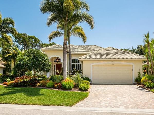 PELICAN POINTE GOLF & COUNTRY CLUB