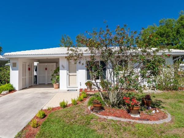 CIRCLE WOODS OF VENICE 1