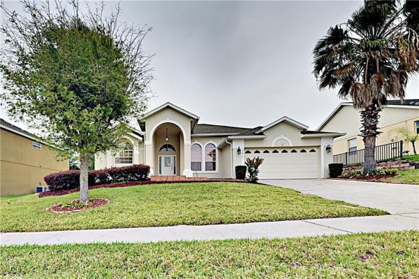 OVERLOOK AT LAKE LOUISA PH 01