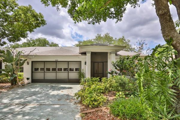 LANCASTER 04 CONDO PH 01