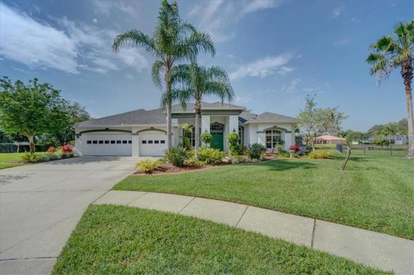 TRAILS AT VAN DYKE FARMS