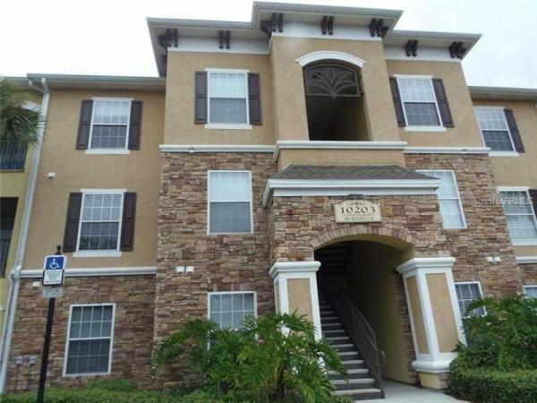 COURTNEY PALMS CONDO