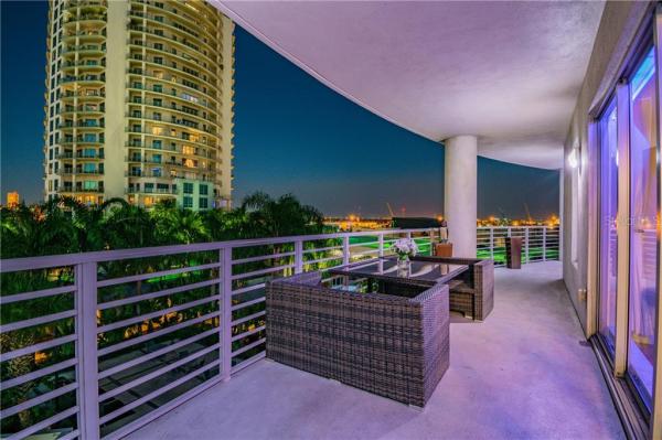 TOWERS OF CHANNELSIDE CONDO