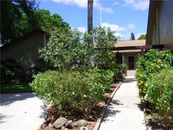 BRAEMOOR LAKE VILLAS