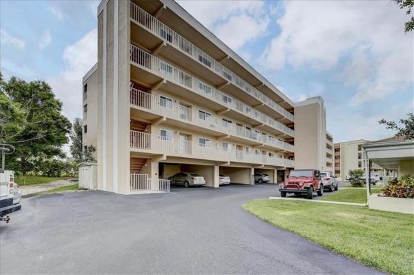 HARBOR GREENS AT YACHT CLUB ESTATES