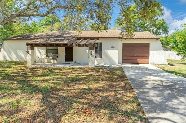 VOSS OAK LAKE ESTATE