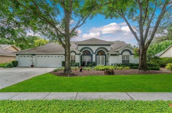 MANORS AT CRYSTAL LAKES