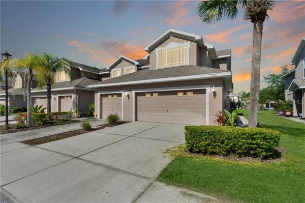 TOWNHOMES AT PARKSIDE