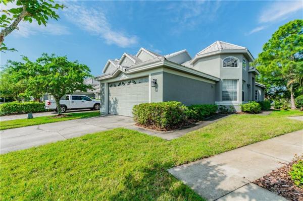 EAGLES WALK AT FEATHER SOUND