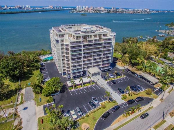 HARBOR BLUFFS WATERFRONT CONDO