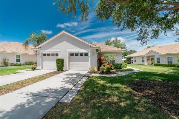 PELICAN POINTE GOLF & COUNTRY CLUB