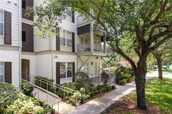 CARLYLE RESIDENCE S CELEBR CONDO