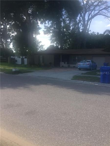 BRANDON-VALRICO HILLS ESTATES