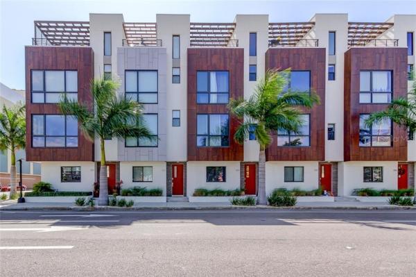 ARLINGTON & 8TH TWNHMS