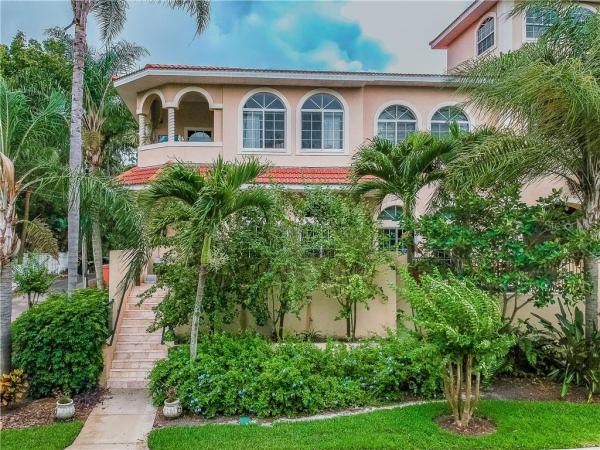 CRESCENT LAKE TOWN HOMES