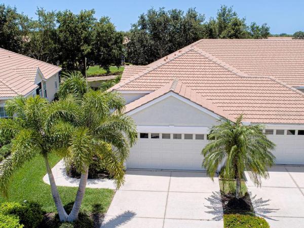 PELICAN POINTE GOLF & COUNTRY CLUB