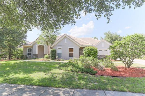 HEATHROW COUNTRY ESTATE