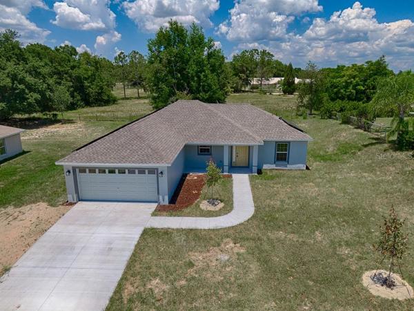 LADY LAKE HIDDEN OAKS