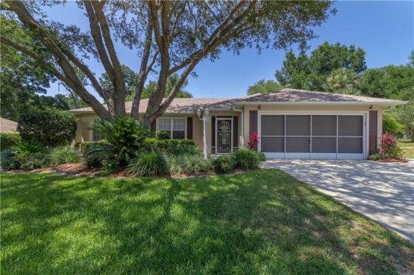 LADY LAKE HIDDEN OAKS
